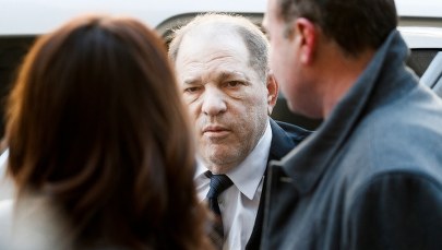 Harvey Weinstein przed sądem. "Był nie tylko tytanem w Hollywood, ale gwałcicielem"