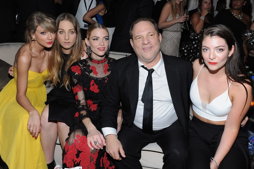 Harvey Weinstein w otoczeniu Taylor Swift, Este Haim i Lorde /Angela Weiss /Getty Images