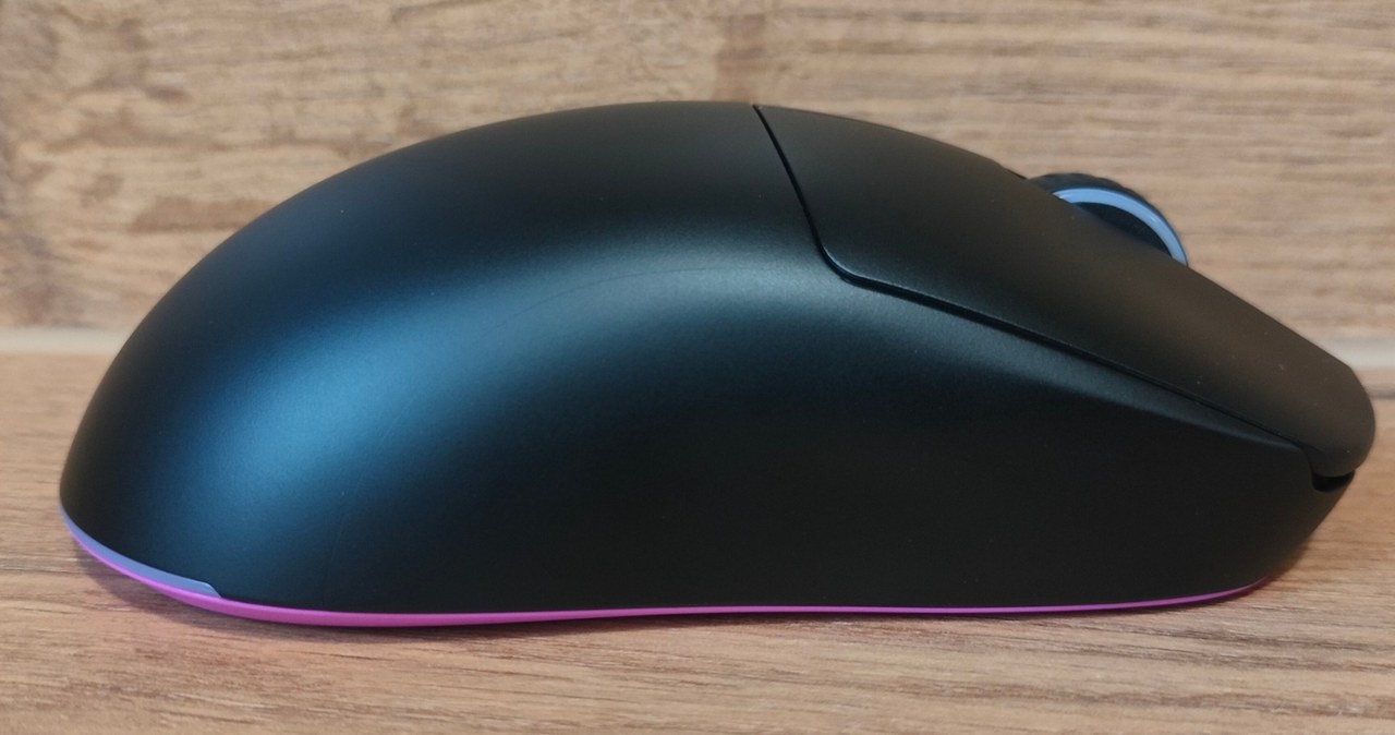 Hator Quasar 3 Ultra 8K Wireless /INTERIA.PL