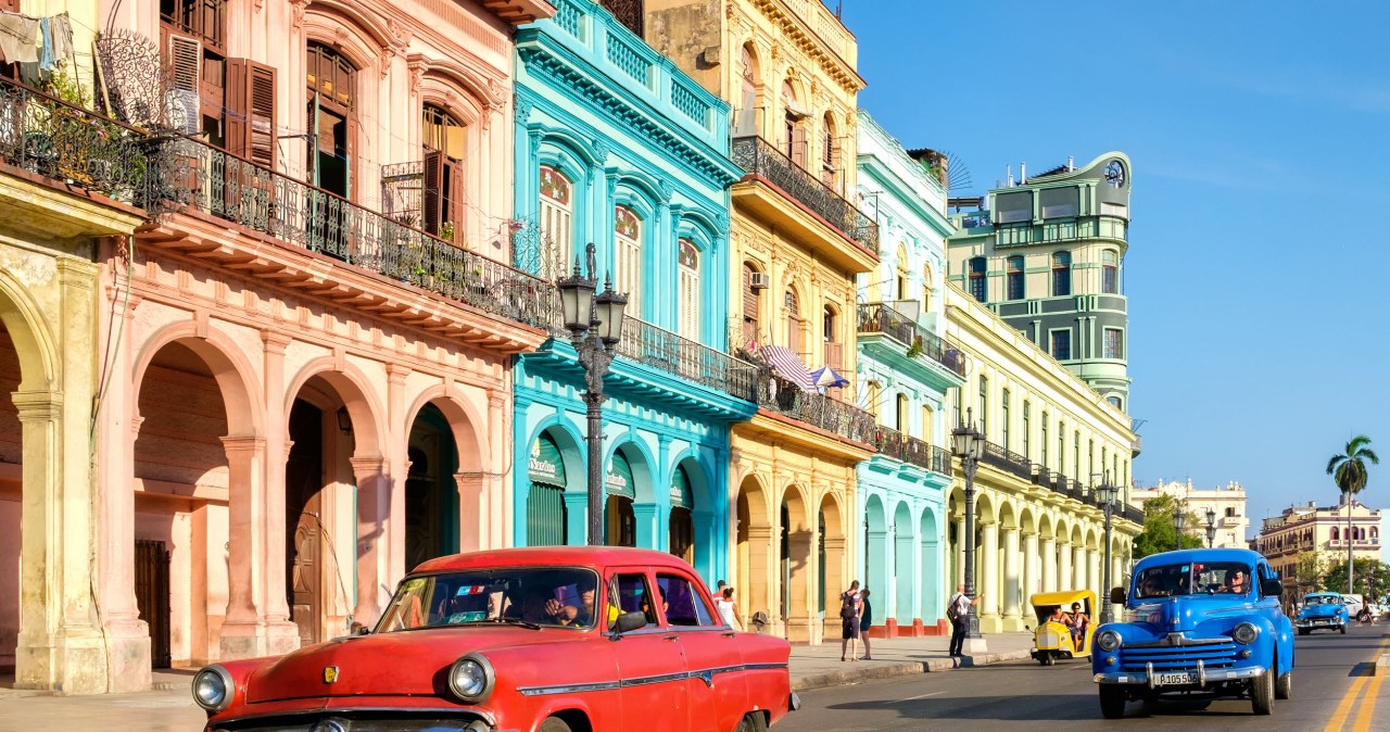 Hawana urzeka kolorowymi budynkami /123RF/PICSEL