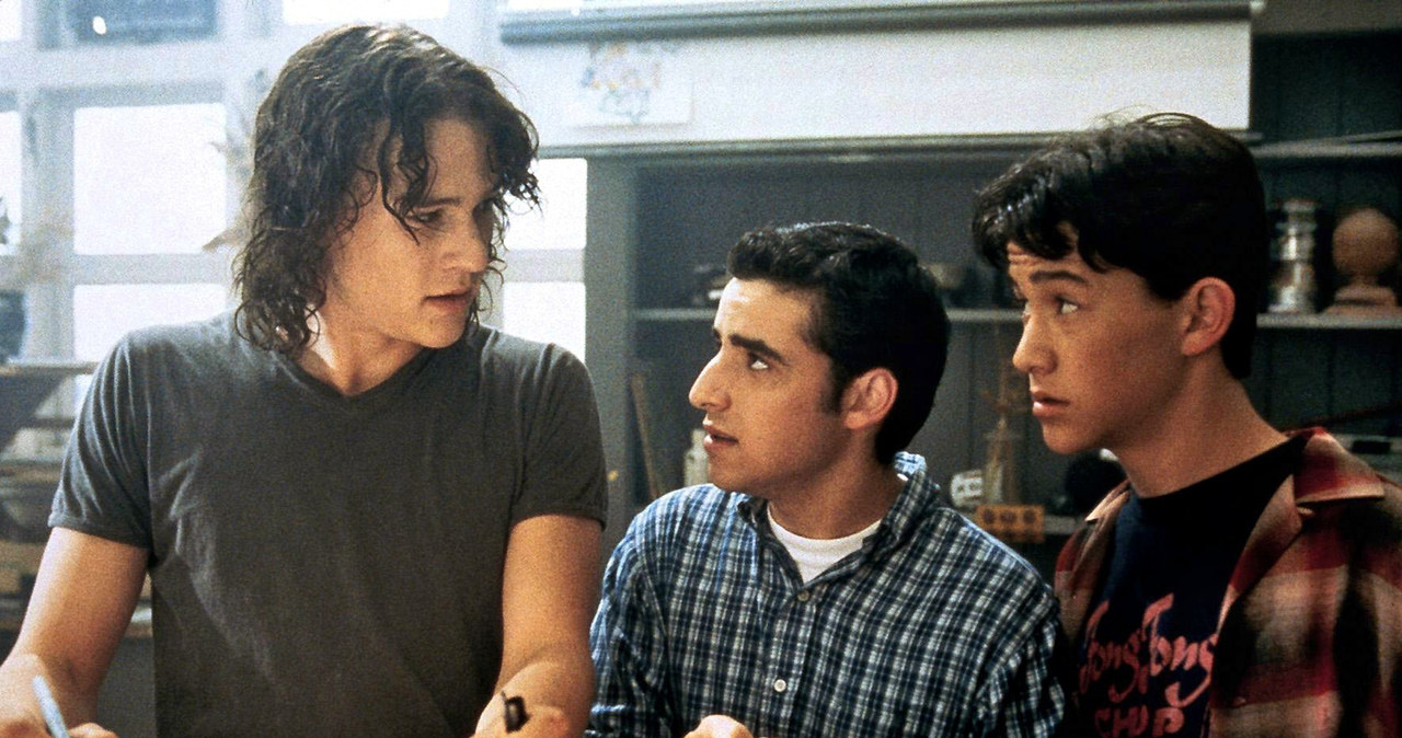 Heath Ledger, David Krumholtz i Joseph Gordon-Levitt w filmie "Zakochana złośnica" /AKPA