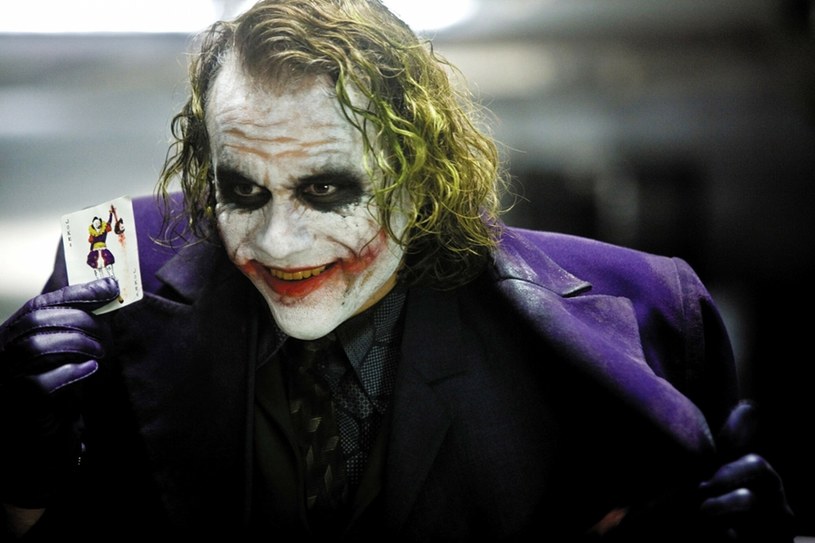 Heath Ledger jako Joker w 2008 roku. /Warner Bros/Courtesy Everett Collection /East News