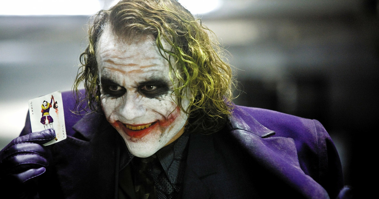 Heath Ledger jako Joker w 2008 roku. /Warner Bros/Courtesy Everett Collection /East News