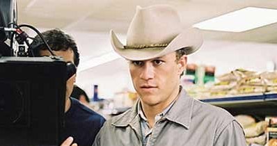 Heath Ledger na planie "Tajemnicy Brokeback Mountain" /