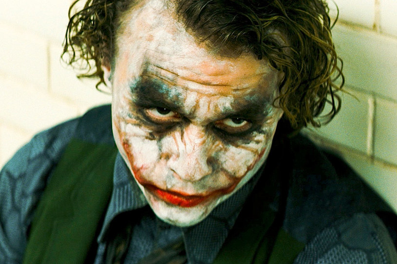 Heath Ledger w pamiętnej roli Jokera /materiały dystrybutora