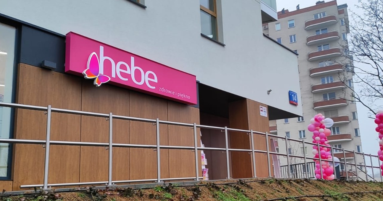 Hebe wyprzedaje te kosmetyki! Cały makijaż zrobisz za mniej niż 209 zł /Canva Pro /INTERIA.PL