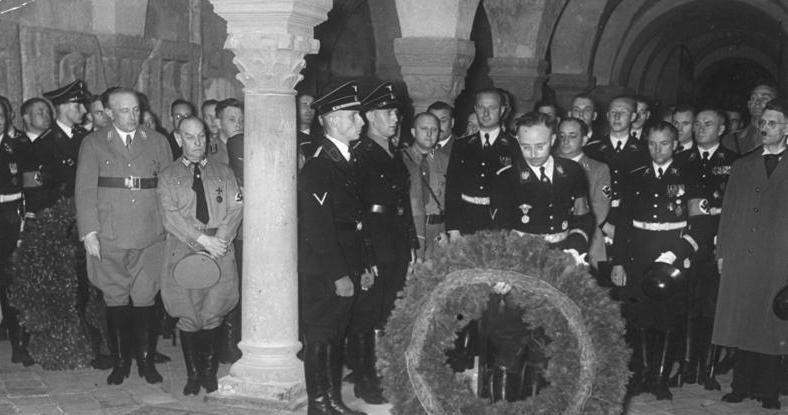Heinrich Himmler sam brał udział w wielu wiecach i spędach, odwołujących się do pojmowania kultury Aryjczyków przez nazistów /Wikimedia