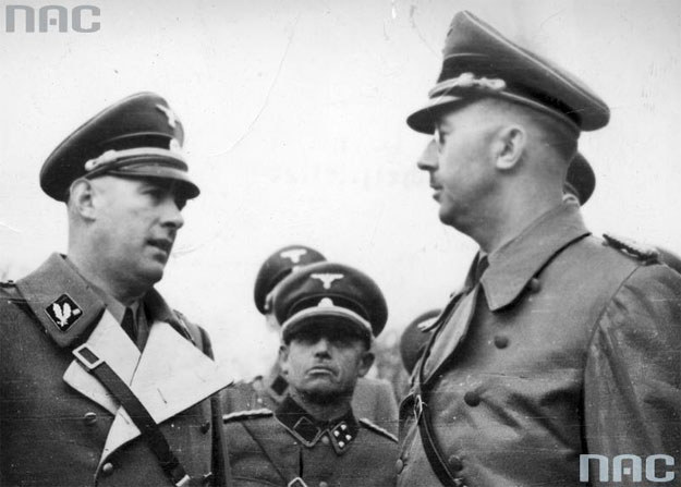 Heinrich Himmler (z prawej) w rozmowie z dowódcą SS i policji dystryktu lubelskiego Otto Globocnikiem /Z archiwum Narodowego Archiwum Cyfrowego