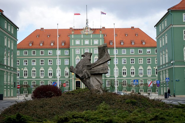 ​Hejnał Szczecina rozbrzmiewa codziennie w południe. / PAP/Marcin Bielecki    /PAP