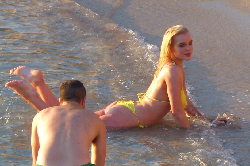 Helen Flanagan zdecydowała się niedawno na operację powiększenia piersi /Backgrid UK /Agencja FORUM