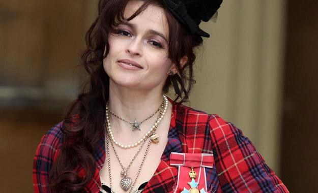Helena Bonham Carter z orderem, fot. WPA Pool /Getty Images/Flash Press Media