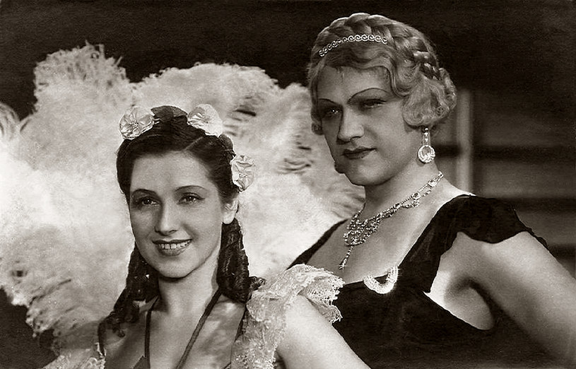 Helena Grossowna i Eugeniusz Bodo przebrany za kobietę na planie filmu w 1937 roku /Reprodukcja: FoKa /Agencja FORUM