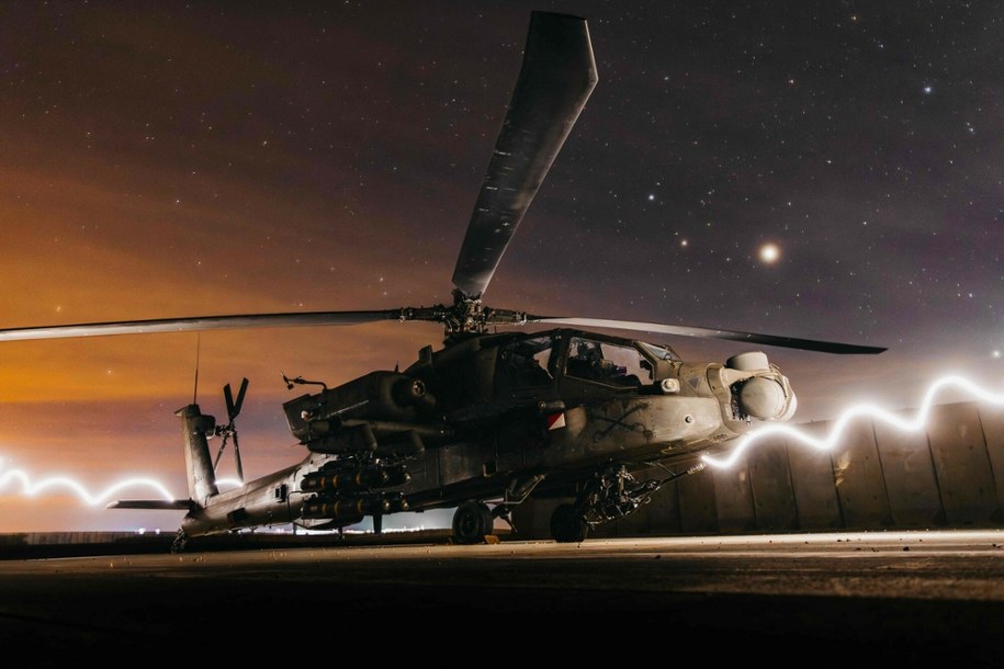 Helikopter Apache wspierający operację "Hawkeye Strike" /-/AFP/East News /East News