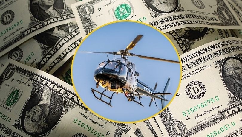 Helikopter krążący nad Detroit zrzucił tysiące dolarów na pieszych /Shutterstock