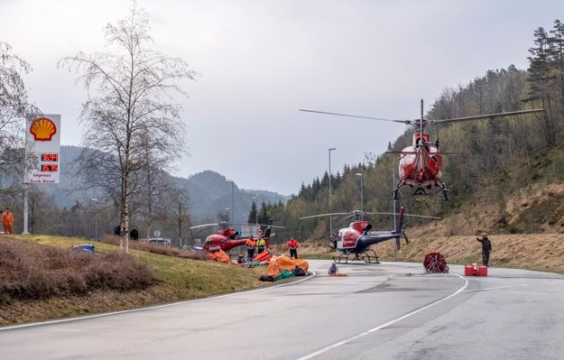 Helikoptery gaśnicze w okolicach Kvinesdal i Lyngdal /TOR ERIK SCHROEDER /PAP/EPA