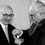 Helmut Kohl: Bartoszewski zmarł tak jak żył - w walce o wolność 