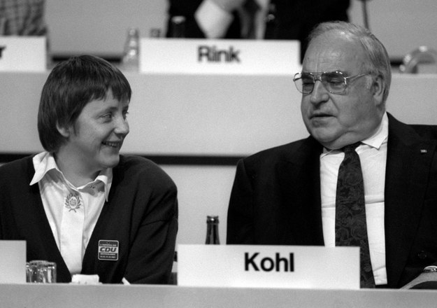 Helmut Kohl i Angela Merkel w 1991 roku /MICHAEL JUNG /PAP/EPA