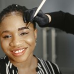 Henna na brwiach wyszła za ciemna? Nie musisz tak chodzić! Sprawdź prosty 7-dniowy plan ratunkowy