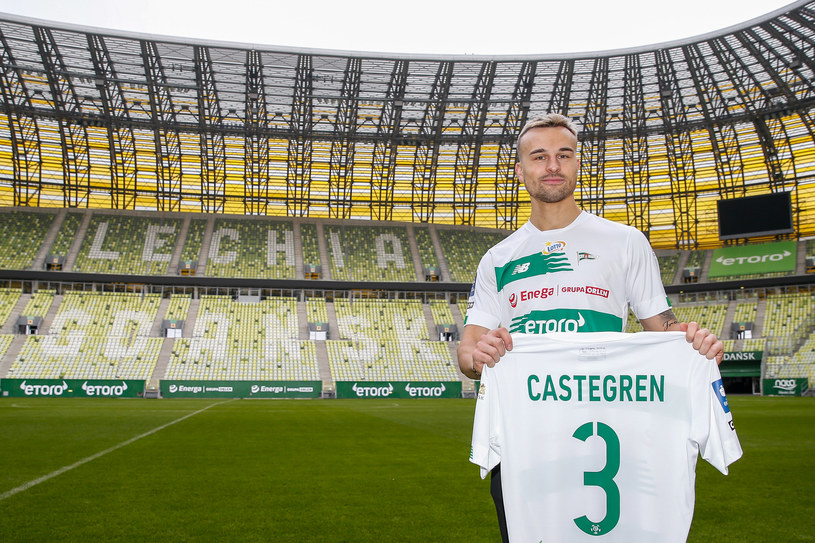 Henrik Castegren jest już pół roku w Gdańsku, a jeszcze nie zadebiutował w barwach Lechii w Ekstraklasie /GRZEGORZ RADTKE /Newspix