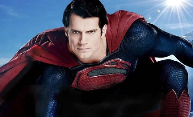 Henry Cavill jako Superman w filmie "Człowiek ze stali" /materiały prasowe