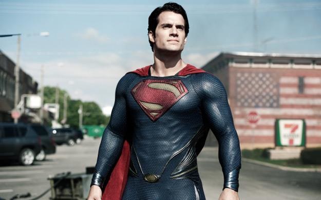 Henry Cavill jako Superman w filmie "Człowiek ze stali" /materiały prasowe