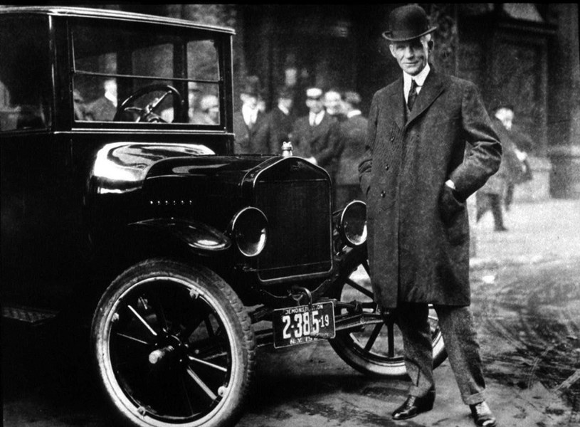 Henry Ford i jego model "T" /Getty Images