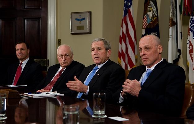 Henry Paulson (pierwszy z prawej) /AFP