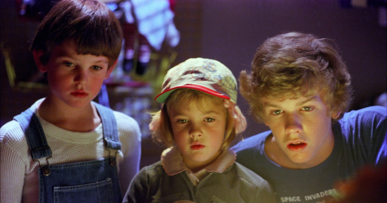 Henry Thomas, Drew Barrymore i Robert Macnaughton w filmie "E.T." (1982) /Sunset Boulevard/Corbis /Getty Images