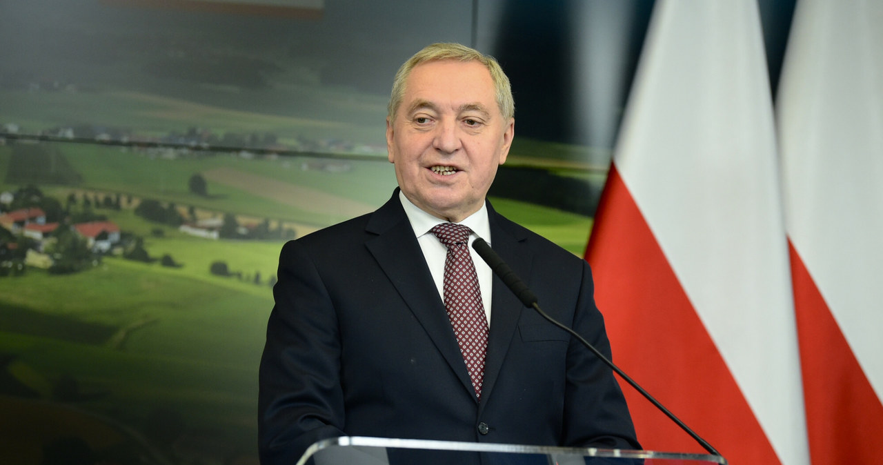 Henryk Kowalczyk, minister rolnictwa został obrzucony jajkami przez protestujących w trakcie dyskusji na Europejskim Forum Rolniczym w Jasionce koło Rzeszowa. /Oleg Marusic /Reporter