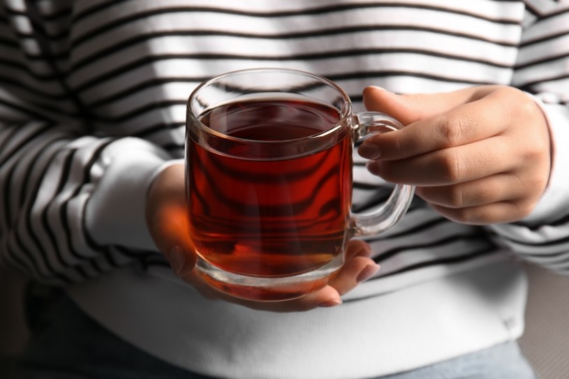 Herbata Lapsang Souchong jest herbatą mocną w smaku, dlatego nie każdy stanie się jej fanem /123RF/PICSEL
