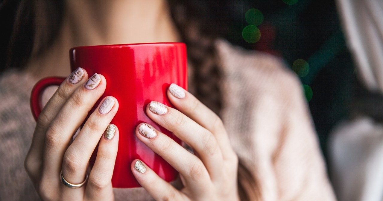 Herbata rozgrzewająca z wyjątkowym dodatkiem. Otula jak koc i odpręża /123RF/PICSEL