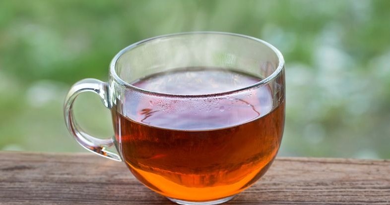 Herbata z liści malin to naturalny specyfik na przeziębienie i rozstrój brzucha /tiwaz /Canva Pro