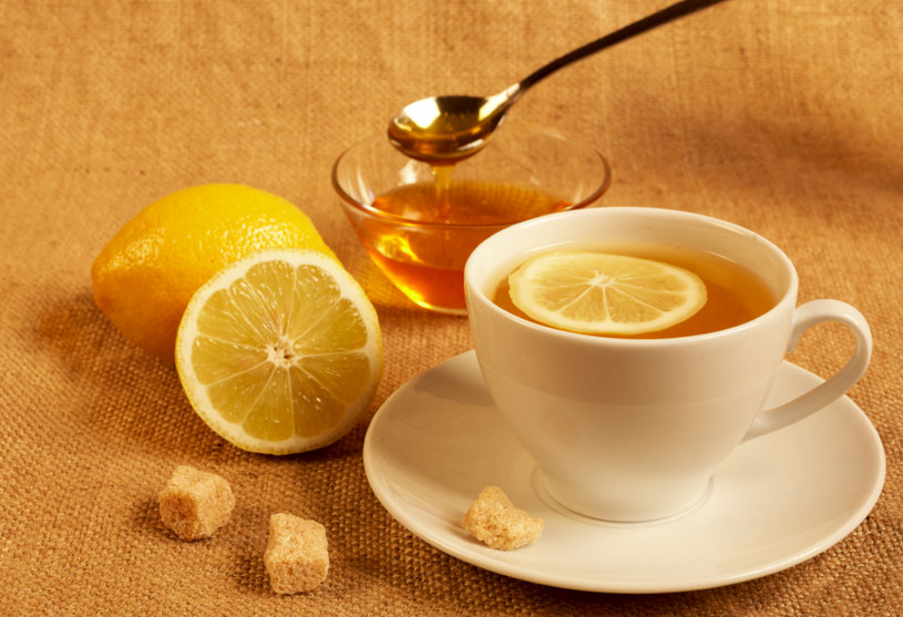 Herbata z miodem i cytryną /© Photogenica