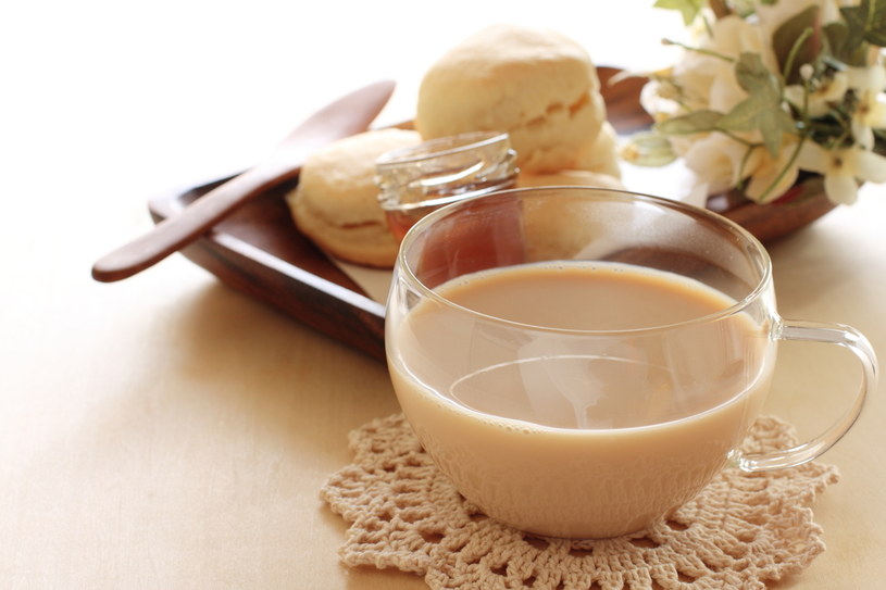 Tea with milk is one of the drinks that can stimulate lactation/pressure