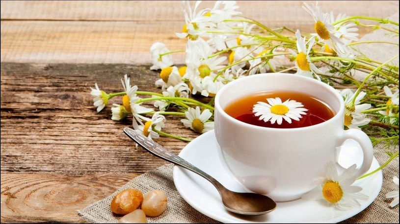 herbata z rumianku /© Photogenica