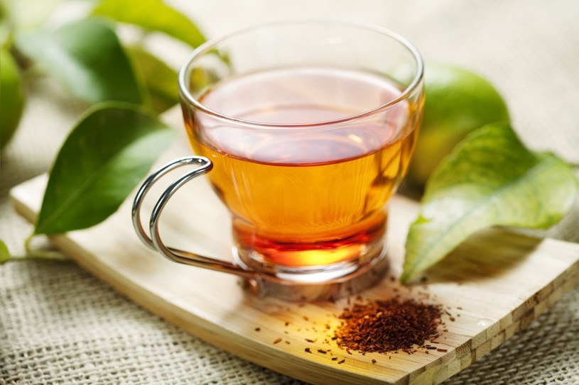 Herbata ziołowa łagodzi przykre dolegliwości /123RF/PICSEL