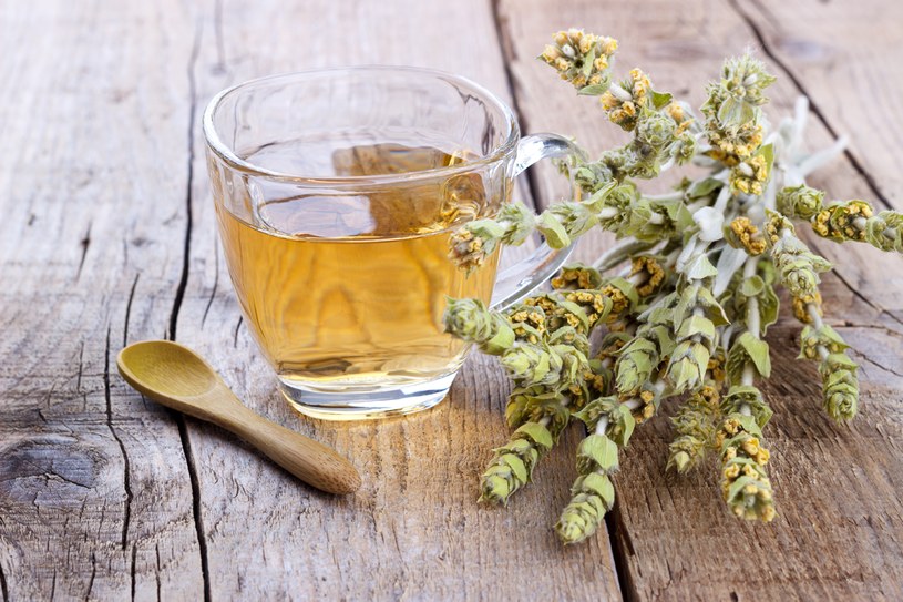 Herbatka pomoże w zaburzeniach trawiennych /123RF/PICSEL