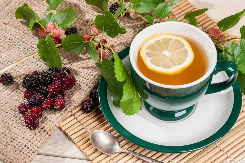 Herbatkę z morwy warto włączyć do jesienno-zimowego menu - wykazuje działanie antybakteryjne oraz przeciwwirusowe /123RF/PICSEL