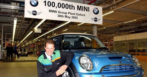 Herbert Diess dyrektor BMW Group Plant Oxford i 100-tysięczny egzemplarz mini / mini /INTERIA.PL