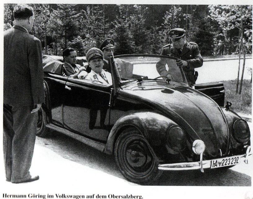 Herman Goering na pokładzie KdF-Wagena kabrioleta /East News