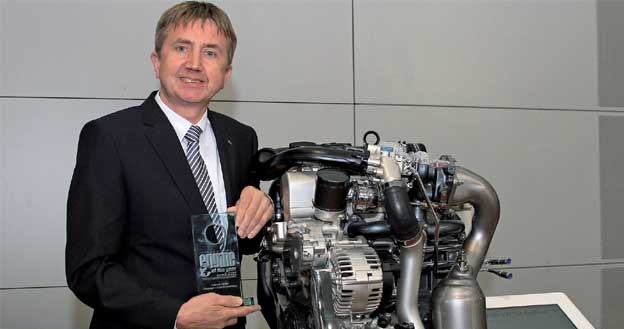 Hermann Middendorf, szef projektu silnika 1.4 TSI z nagrodą International Engine of the Year Award /Informacja prasowa