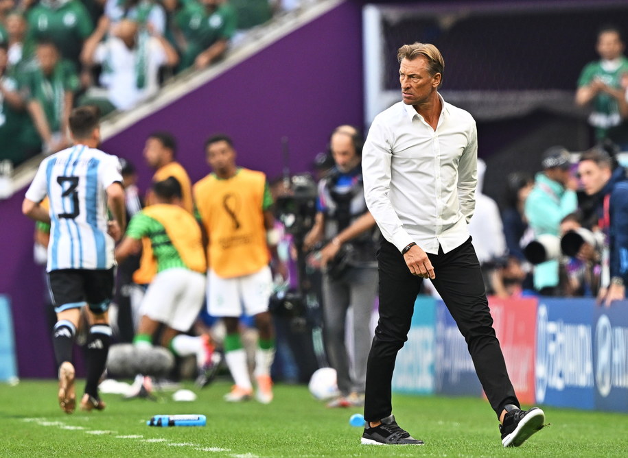 Herve Renard w trakcie dzisiejszego meczu /Noushad Thekkayil /PAP/EPA