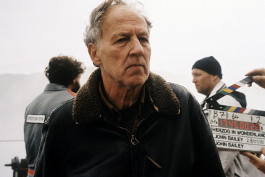 Herzog na przemian kręci dokumenty i fabuły /AFP