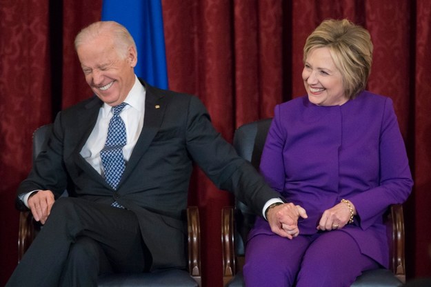 Hillary Clinton i wiceprezydent Joe Biden /MICHAEL REYNOLDS    /PAP/EPA