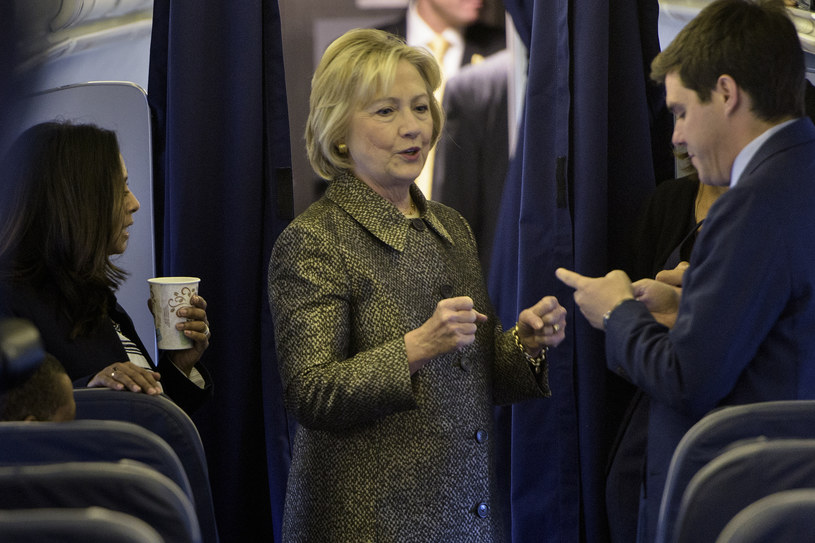 Hillary Clinton na pokładzie kampanijnego samolotu /AFP