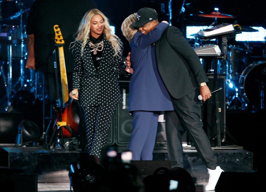 Hillary Clinton w otoczeniu gwiazd estrady /DAVID MAXWELL /PAP/EPA