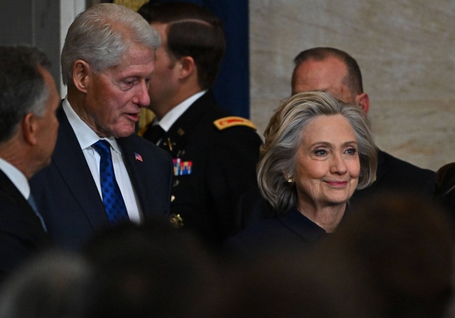 Hillary i Bill Clintonowie chcą pełnej jawności zeznań w sprawie Jeffreya Epsteina /RICKY CARIOTI/POOL /PAP/EPA