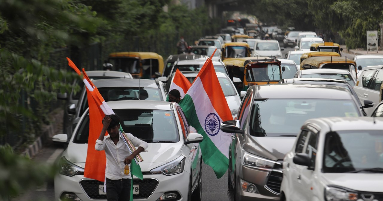 Hinduska muzyka zamiast klaksonu...? /Getty Images