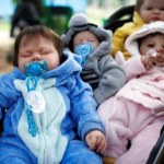 Hiperrealistyczne lalki niemowlęce. Czy to już za daleko?