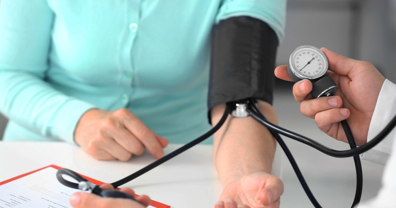 Hipertensjolog zajmuje się nie tylko nadciśnieniem tętniczym, ale prowadzi także pacjentów ze zdiagnozowaną chorobą wieńcową, po zawale, z niewydolnością serca czy miażdżycą /123RF/PICSEL